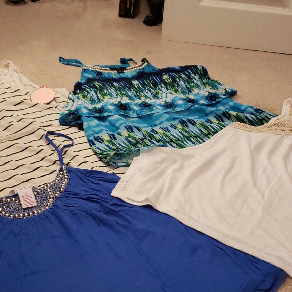 4 tank tops - all size small